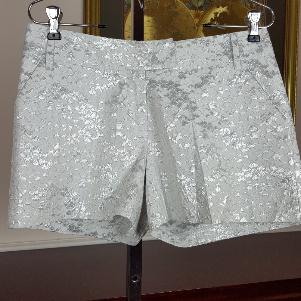 Kensie Silver Shorts with Metallic Design Size 6